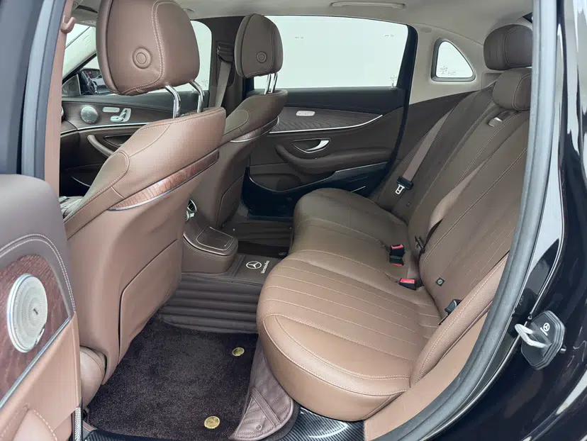 Mercedes-Benz E-Class New Energy 2023 E 350 e L Plug-in Hybrid Sedan — миниатюра 20