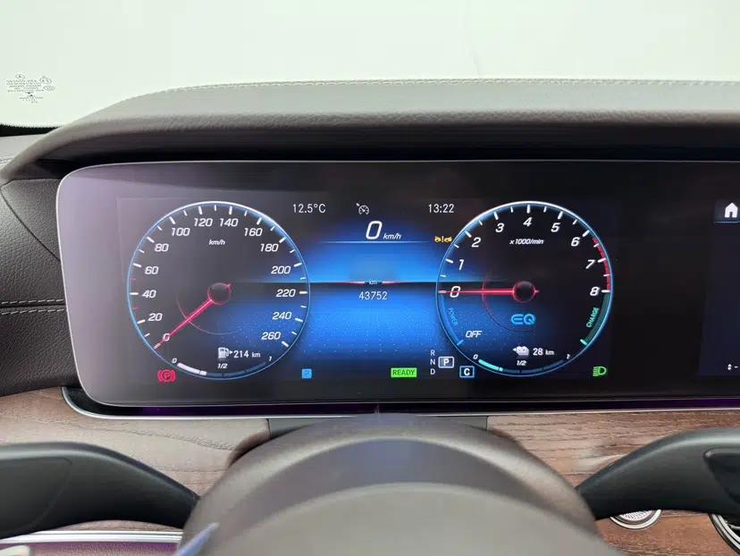 Mercedes-Benz E-Class New Energy 2023 E 350 e L Plug-in Hybrid Sedan — миниатюра 10