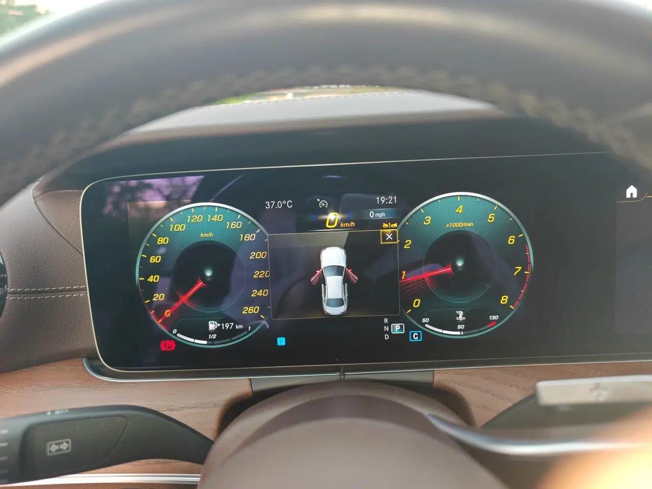 Mercedes-Benz E-Class 2023 Updated E 300 L Luxury Edition — миниатюра 11