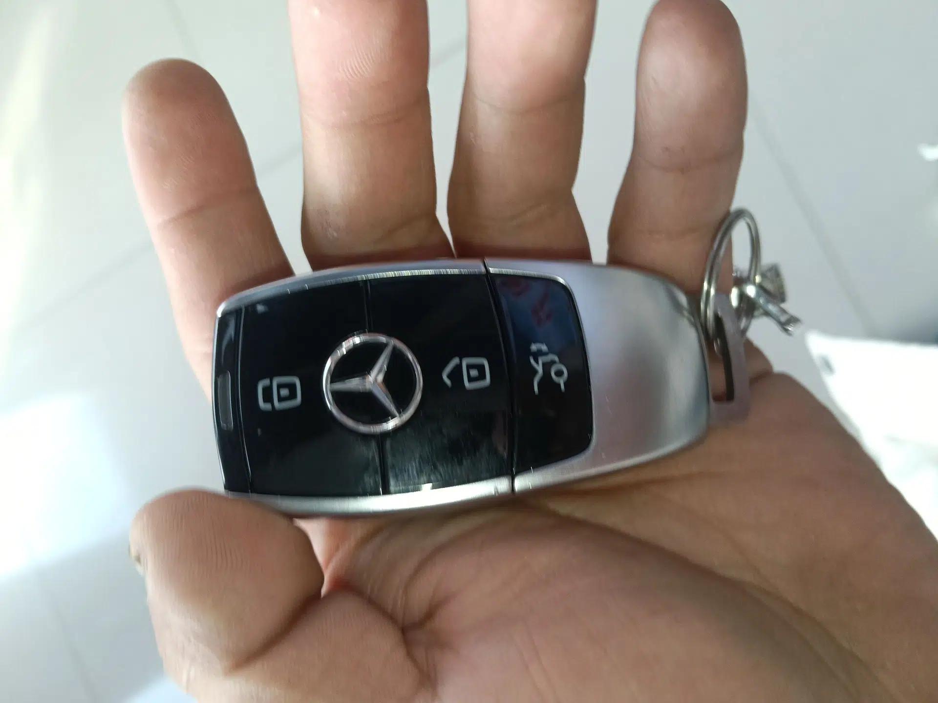 Mercedes-Benz E-Class New Energy 2023 E 350 e L Plug-in Hybrid Sports Sedan — миниатюра 23