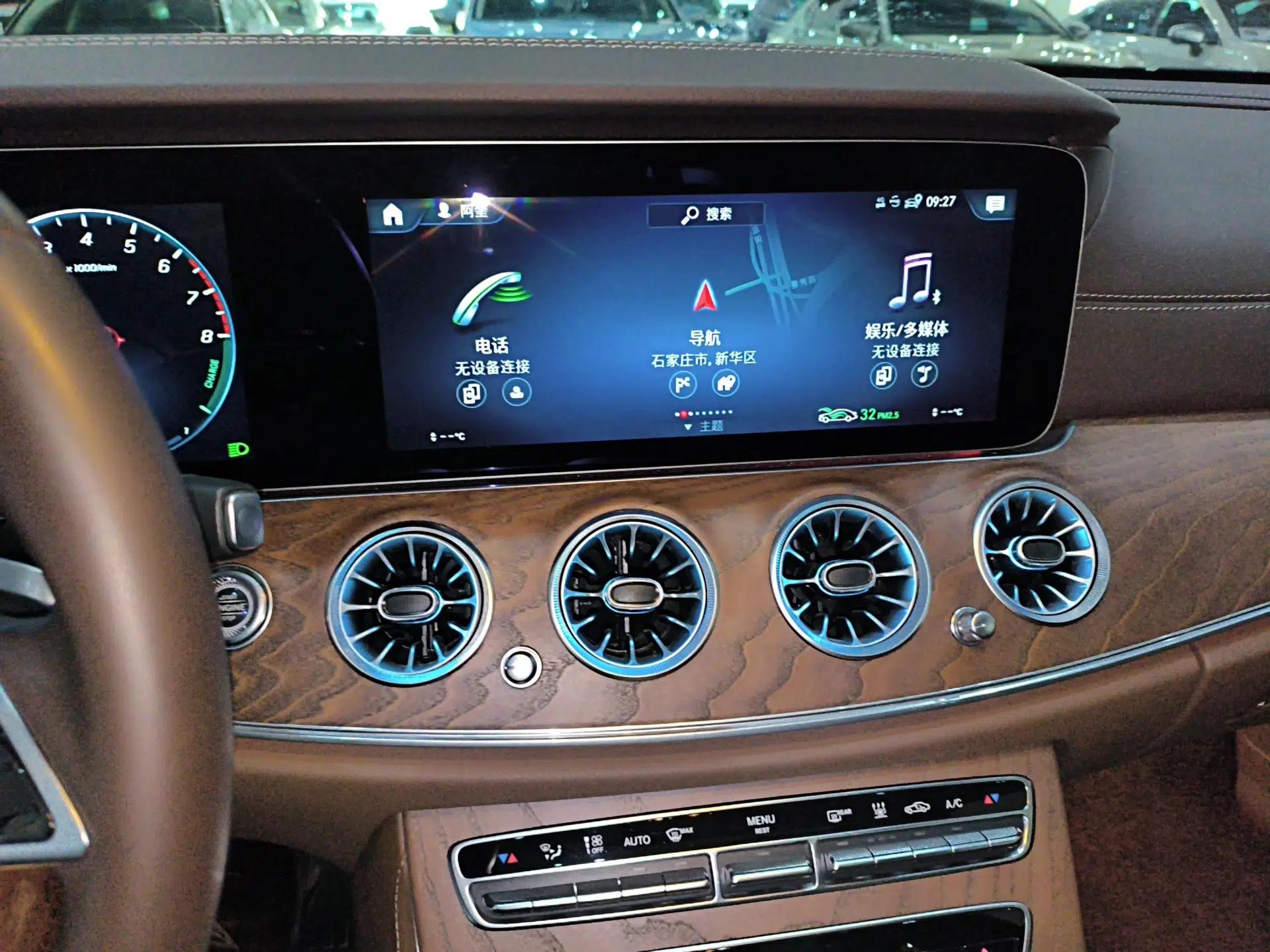 Mercedes-Benz E-Class New Energy 2022 Restyled E 350 e L Plug-in Hybrid Sedan — миниатюра 15