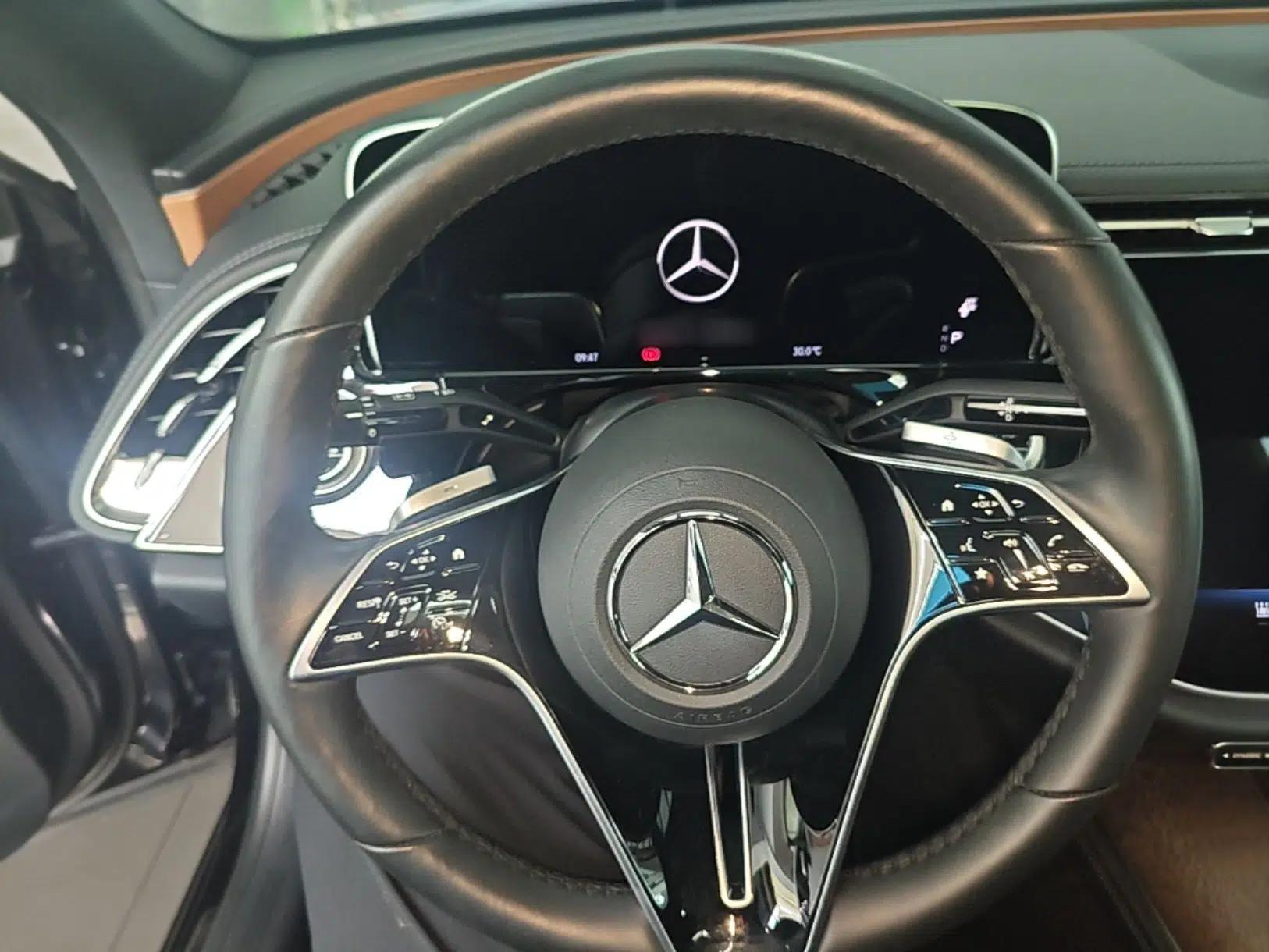 Mercedes-Benz E-Class New Energy 2024 E 350 e L Plug-in Hybrid Sedan — миниатюра 13