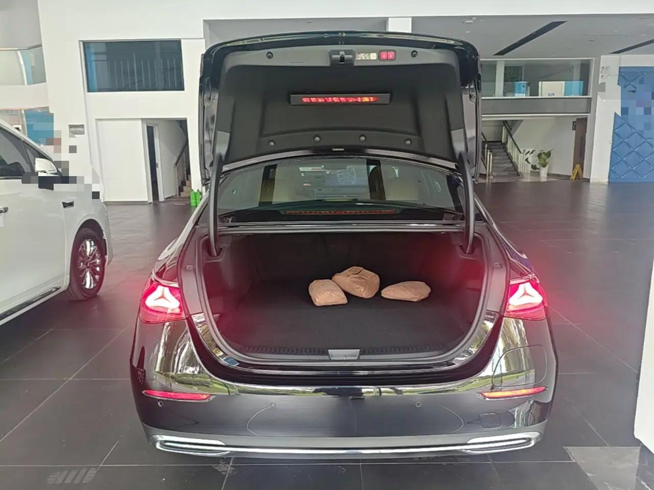 Mercedes-Benz E-Class New Energy 2024 E 350 e L Plug-in Hybrid Sedan — миниатюра 22