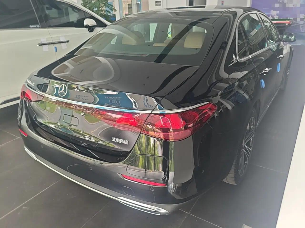 Mercedes-Benz E-Class New Energy 2024 E 350 e L Plug-in Hybrid Sedan — миниатюра 6