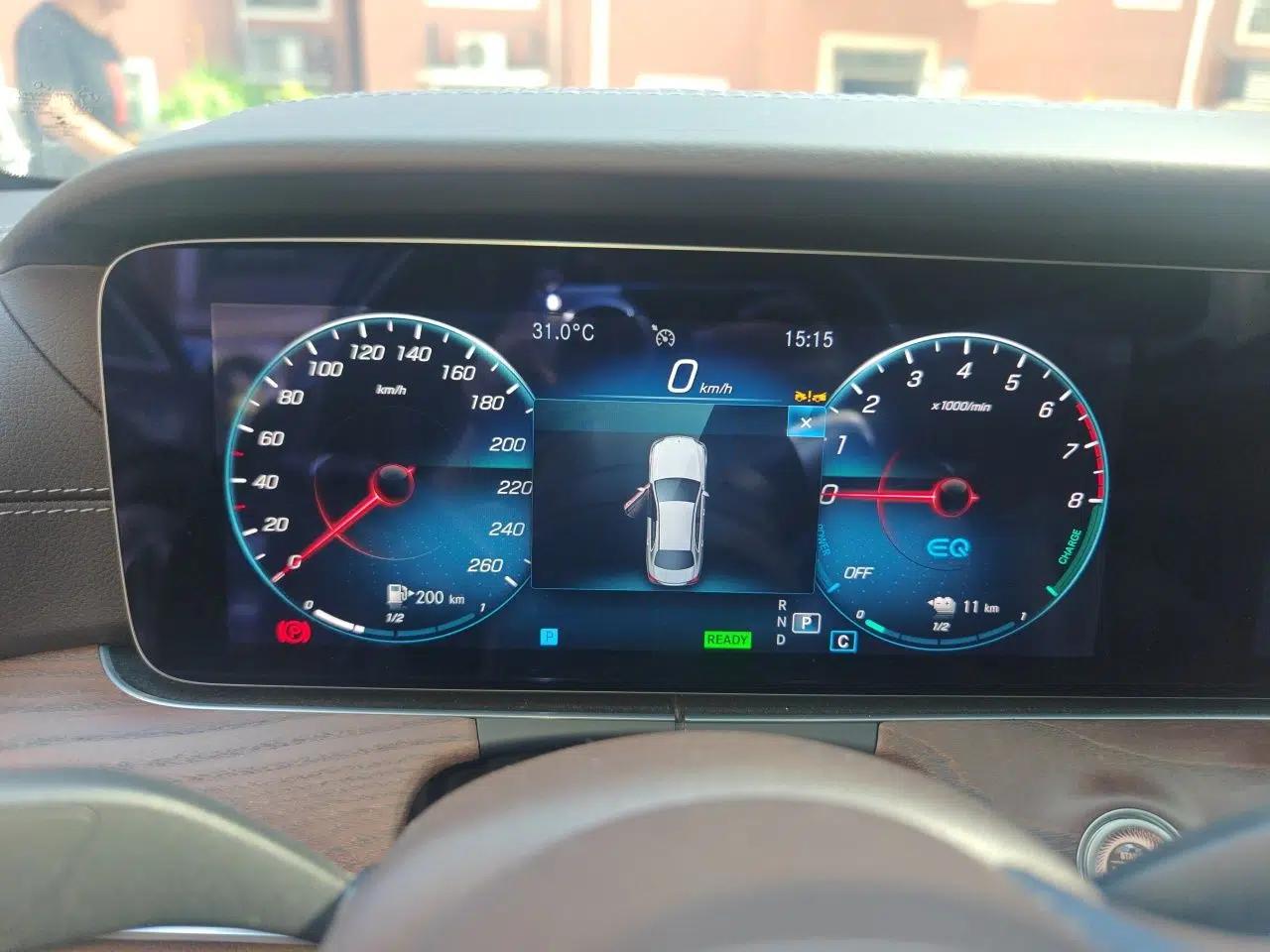 Mercedes-Benz E-Class New Energy 2023 E 350 e L Plug-in Hybrid Sedan — миниатюра 11