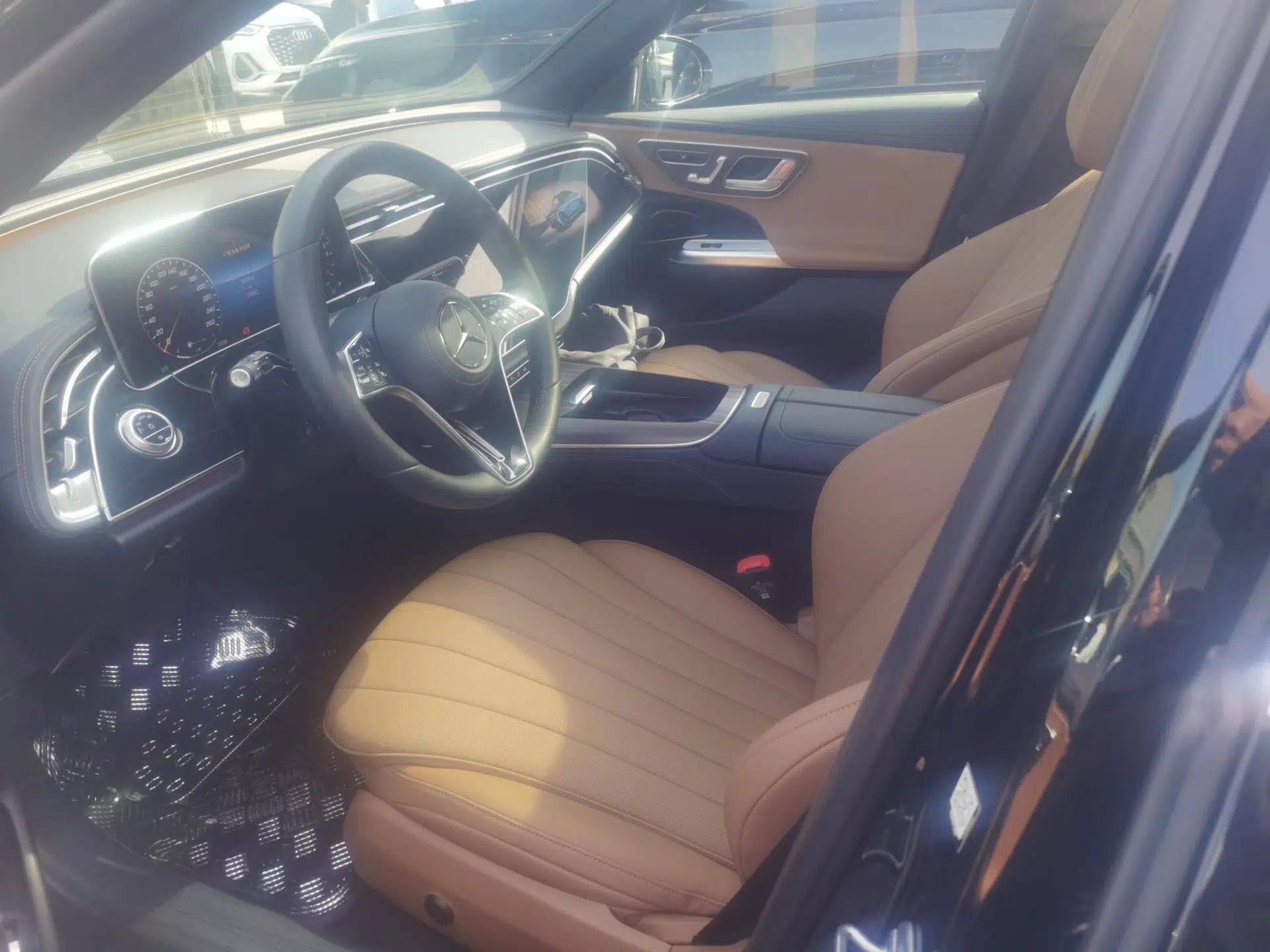 Mercedes-Benz E-Class New Energy 2024 E 350 e L Plug-in Hybrid Sedan — миниатюра 17
