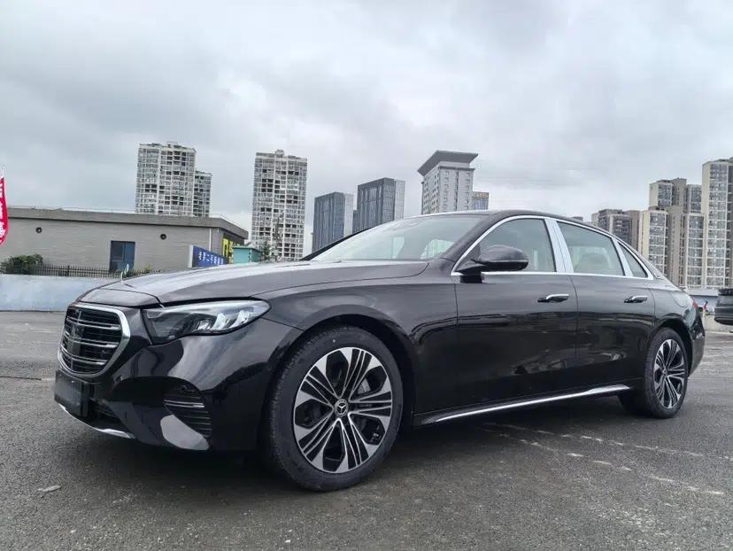 Mercedes-Benz E-Class New Energy 2024 E 350 e L Plug-in Hybrid Sedan — миниатюра 1