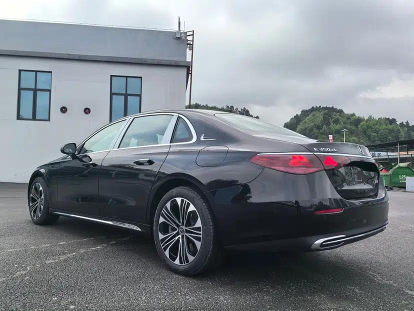 Mercedes-Benz E-Class New Energy 2024 E 350 e L Plug-in Hybrid Sedan — миниатюра 4
