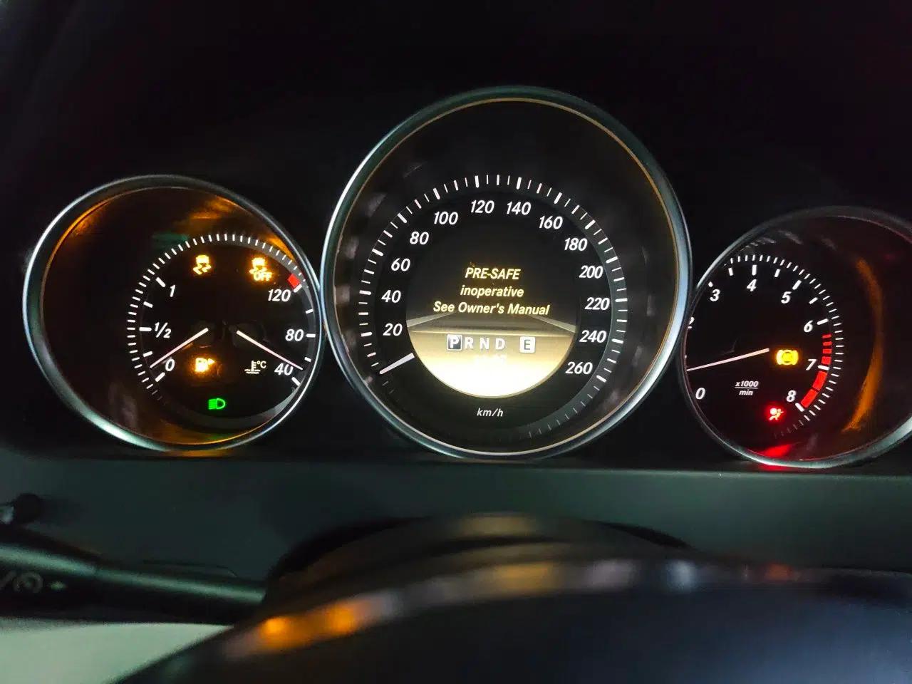 Mercedes-Benz C-Class 2010 C 180K Classic model — миниатюра 11