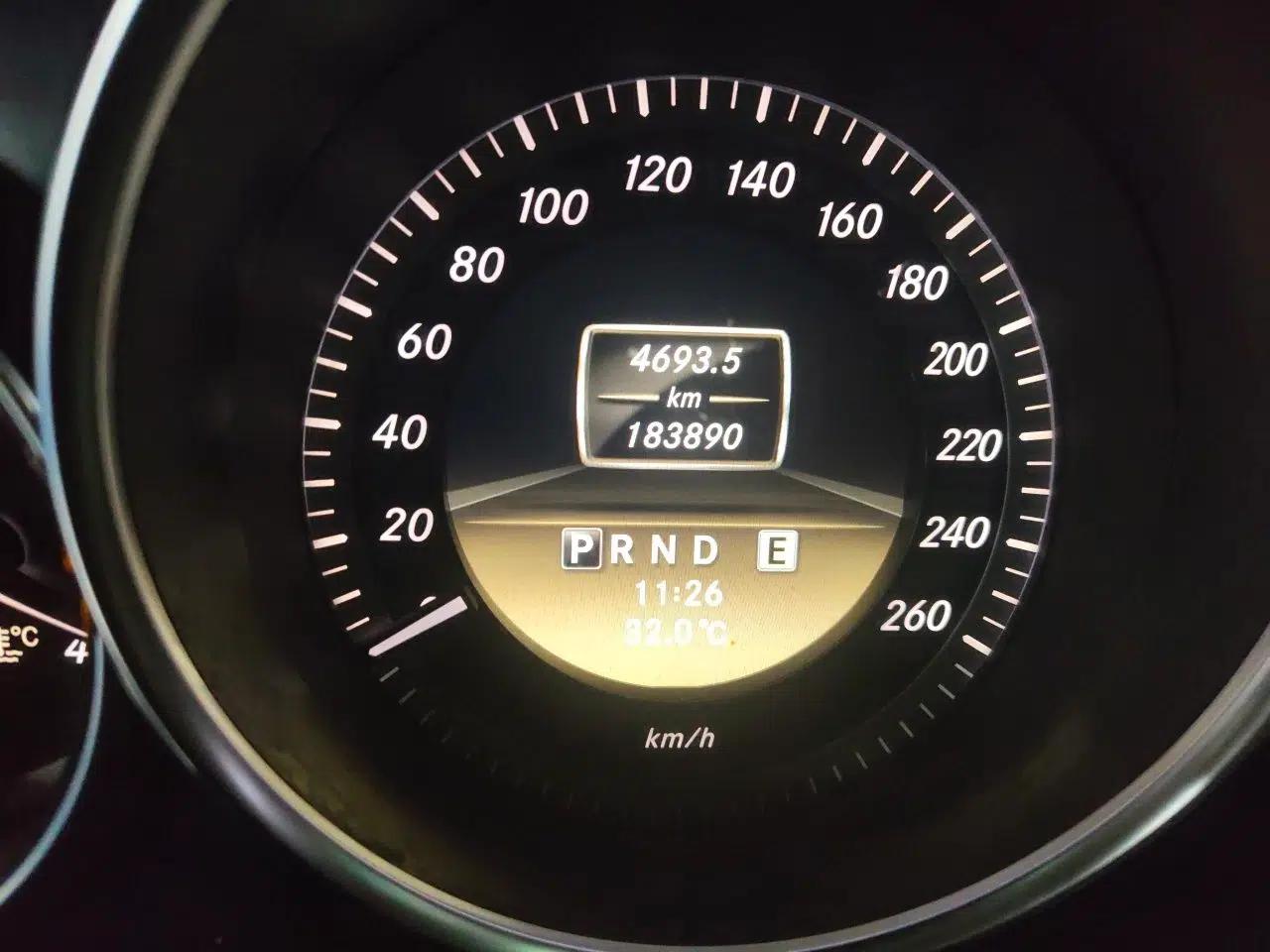 Mercedes-Benz C-Class 2010 C 180K Classic model — миниатюра 12