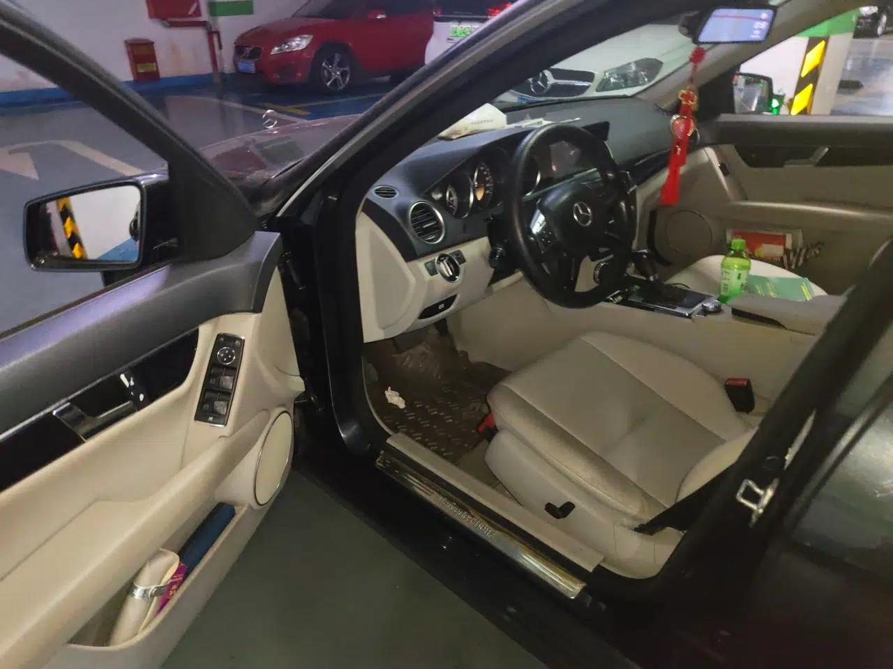 Mercedes-Benz C-Class 2010 C 180K Classic model — миниатюра 16