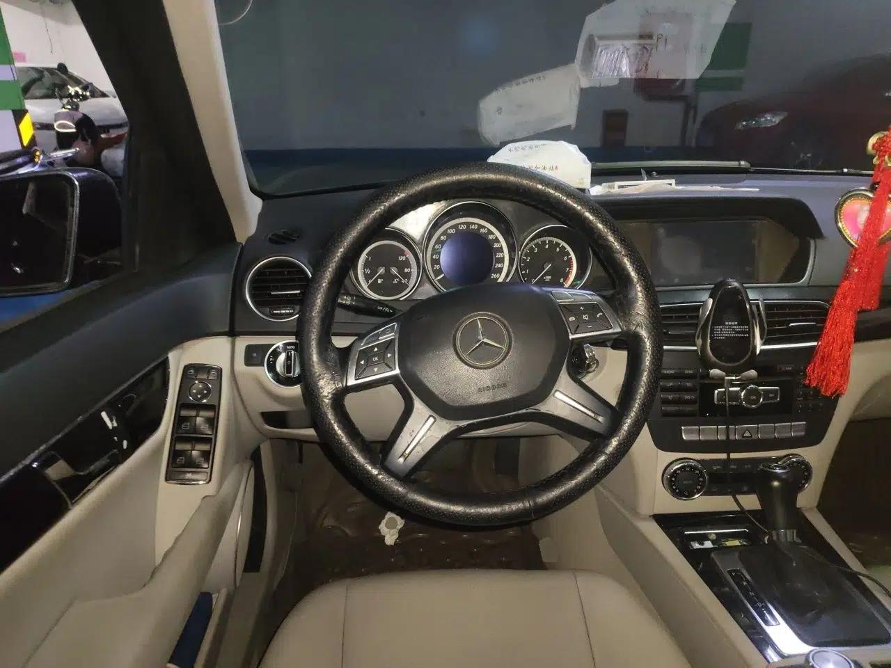 Mercedes-Benz C-Class 2010 C 180K Classic model — миниатюра 10