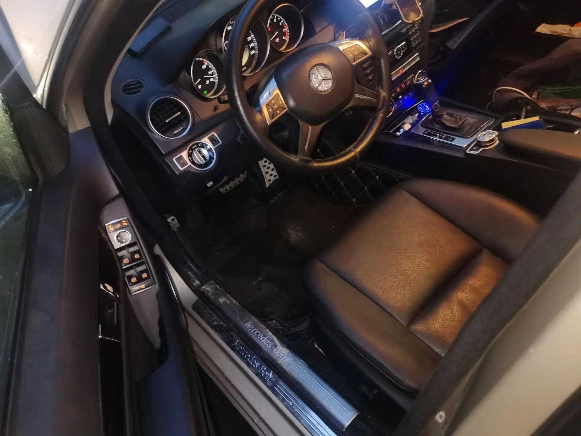 Mercedes-Benz C-Class 2011 C 180K Classic model — миниатюра 16