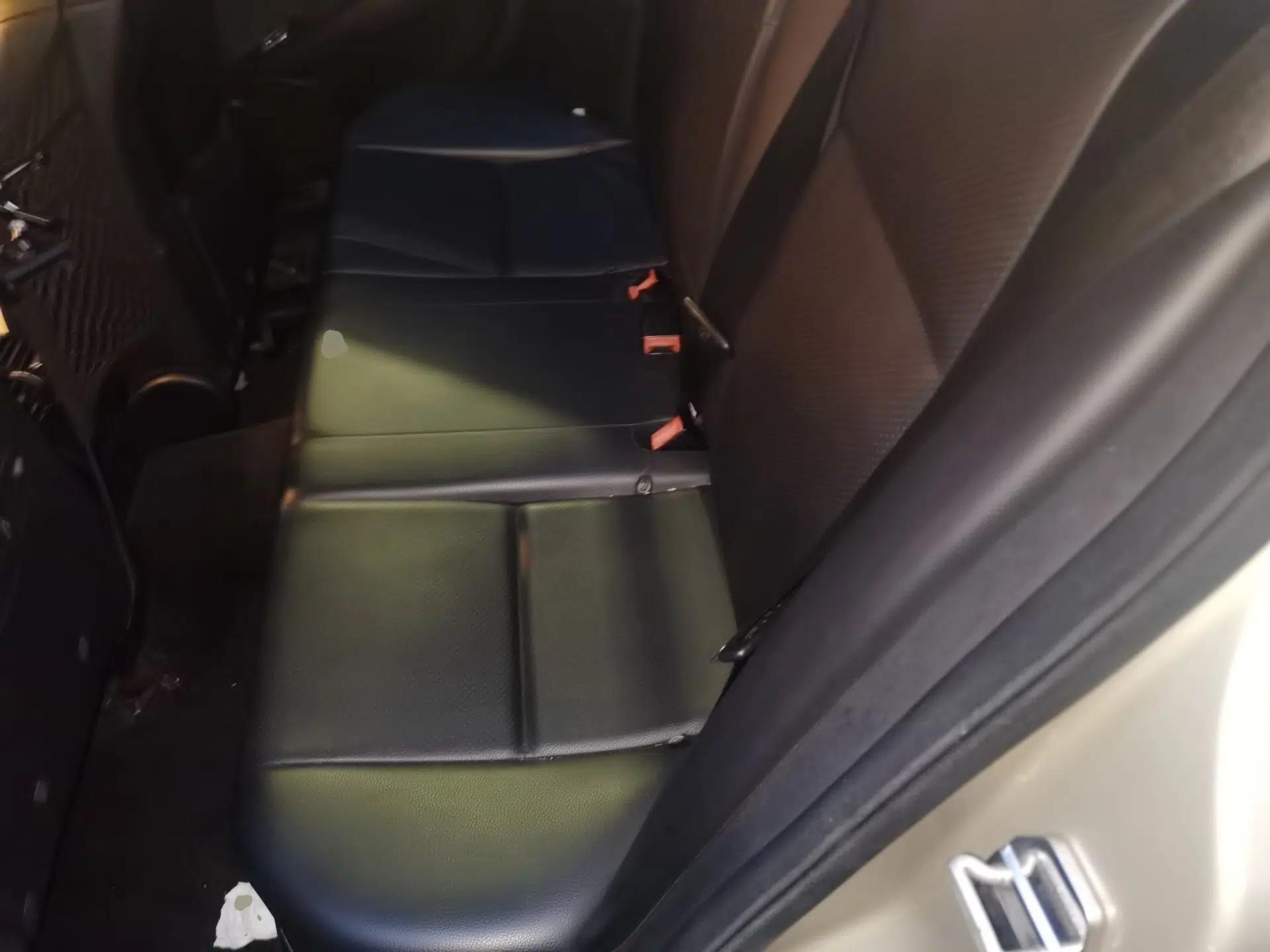 Mercedes-Benz C-Class 2011 C 180K Classic model — миниатюра 17