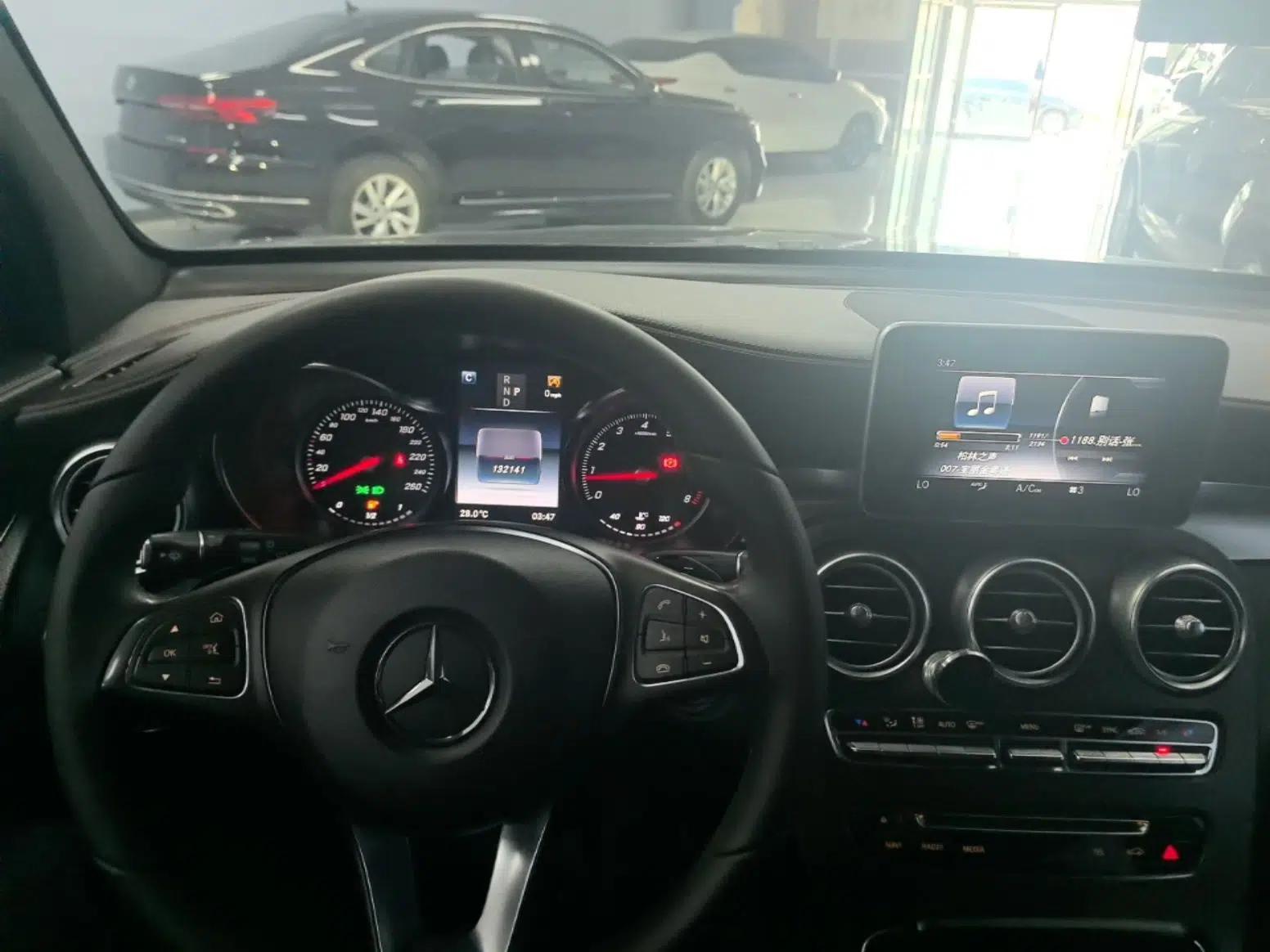 Mercedes-Benz GLC 2019 Facelift GLC 260 L 4MATIC Luxury Model — миниатюра 12
