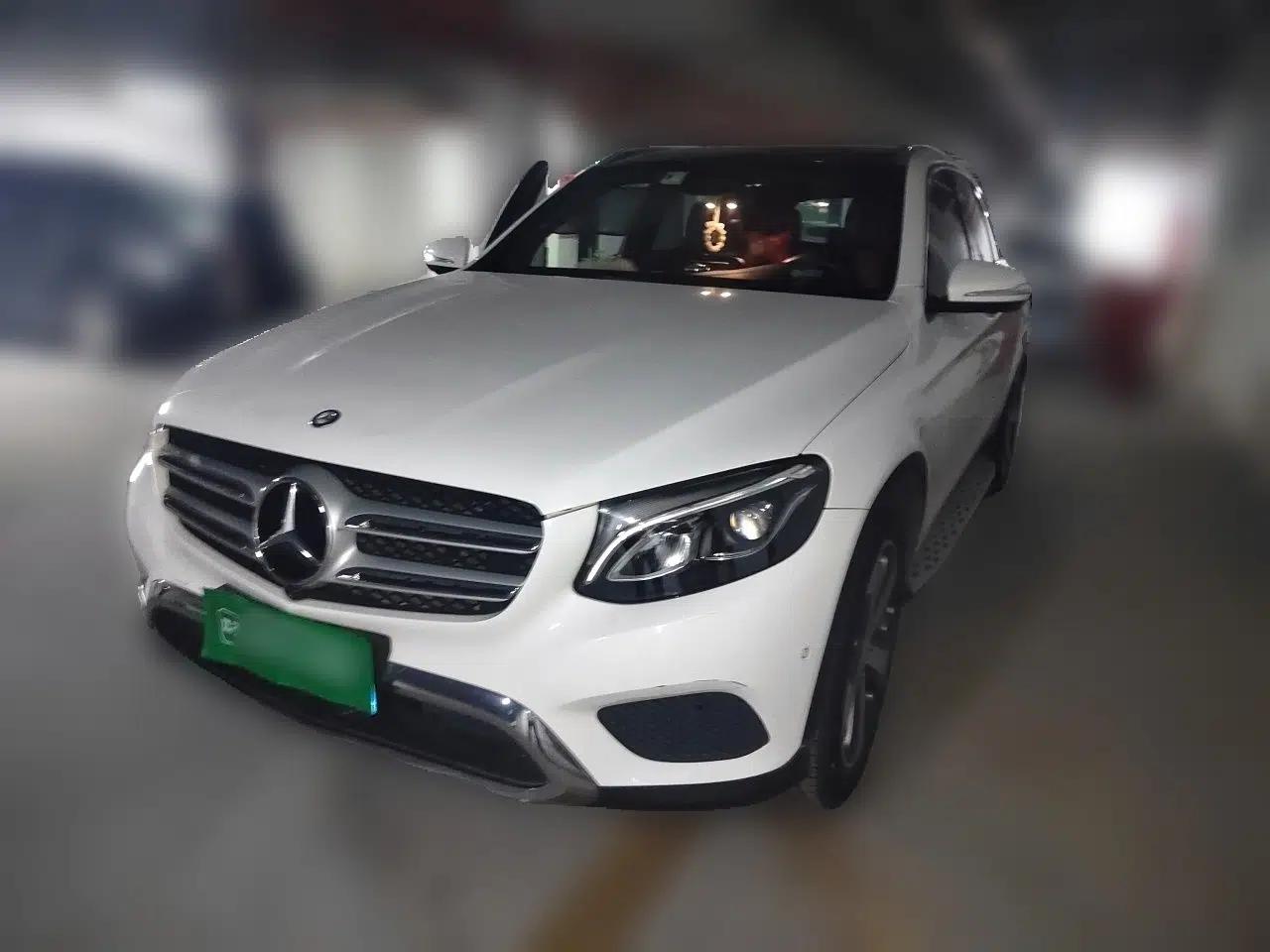Mercedes-Benz GLC 2016 GLC 260 4MATIC Luxury Model — миниатюра 1