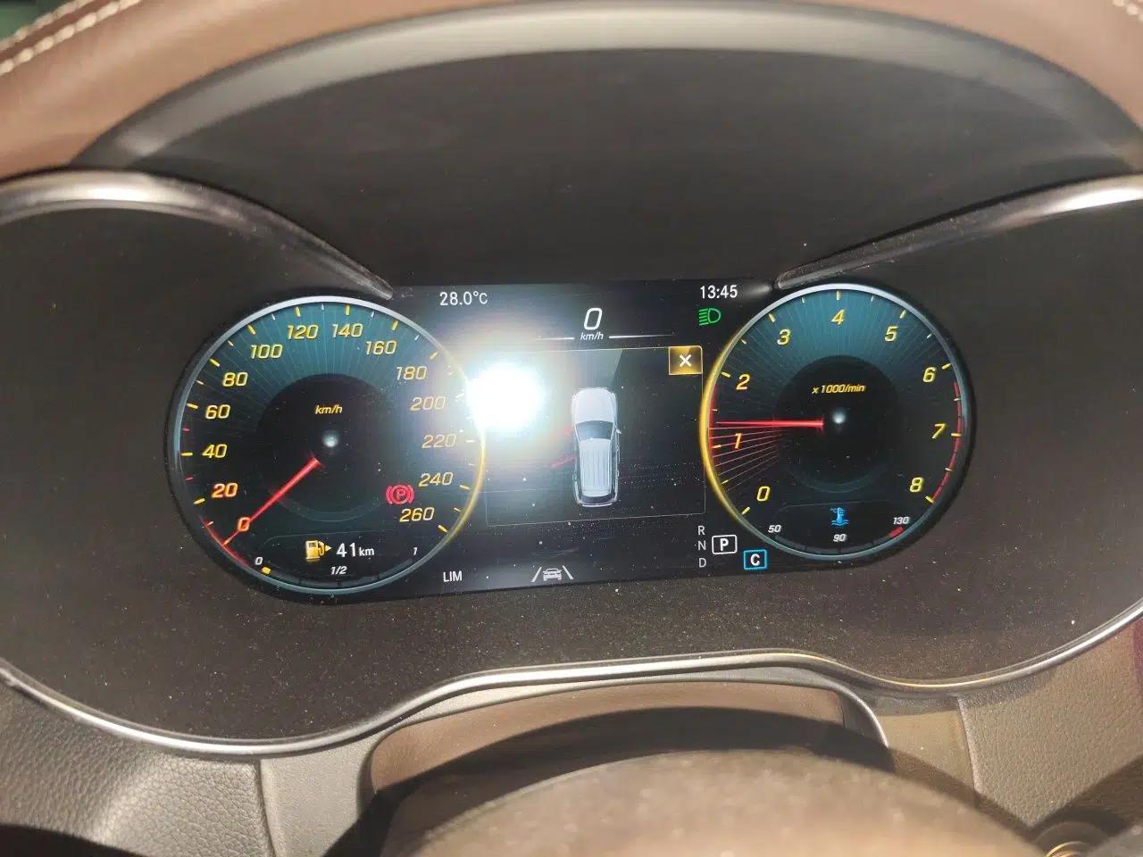 Mercedes-Benz GLC 2020 GLC 300 L 4MATIC Luxury Model — миниатюра 11