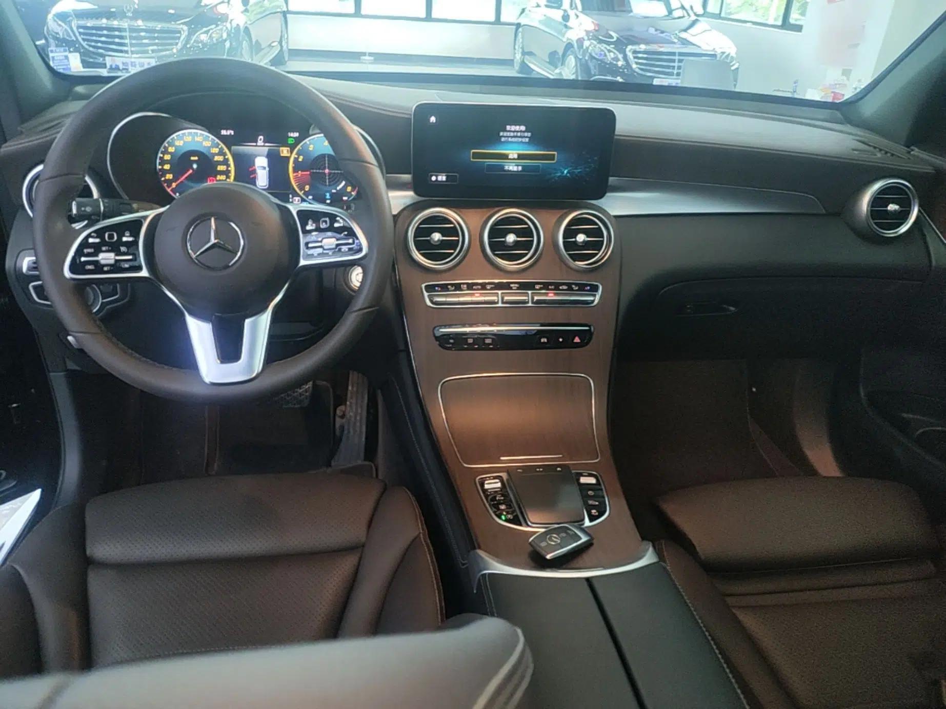 Mercedes-Benz GLC 2020 GLC 300 L 4MATIC Luxury Model — миниатюра 12