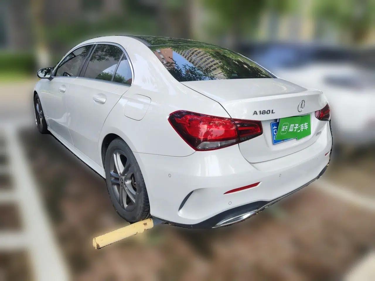 Mercedes-Benz A-Class 2020 Second Facelift A 180 L Sport Sedan — миниатюра 4