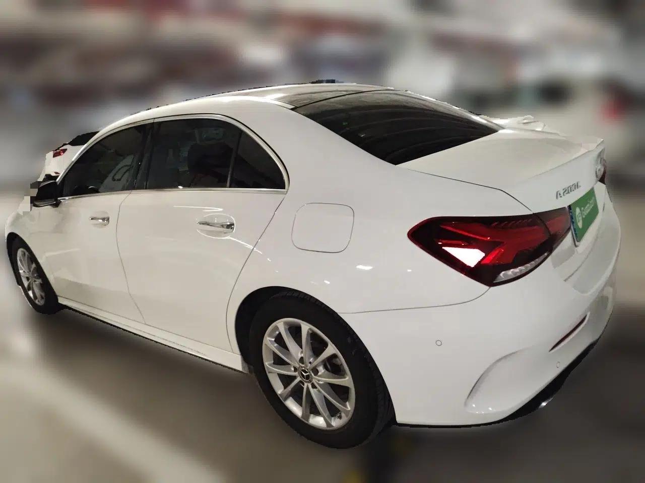 Mercedes-Benz A-Class 2019 A 200 L Sport Sedan — миниатюра 4