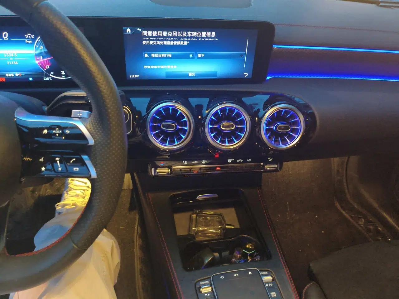 Mercedes-Benz A-Class 2023 A 200 L Fashion Model — миниатюра 13