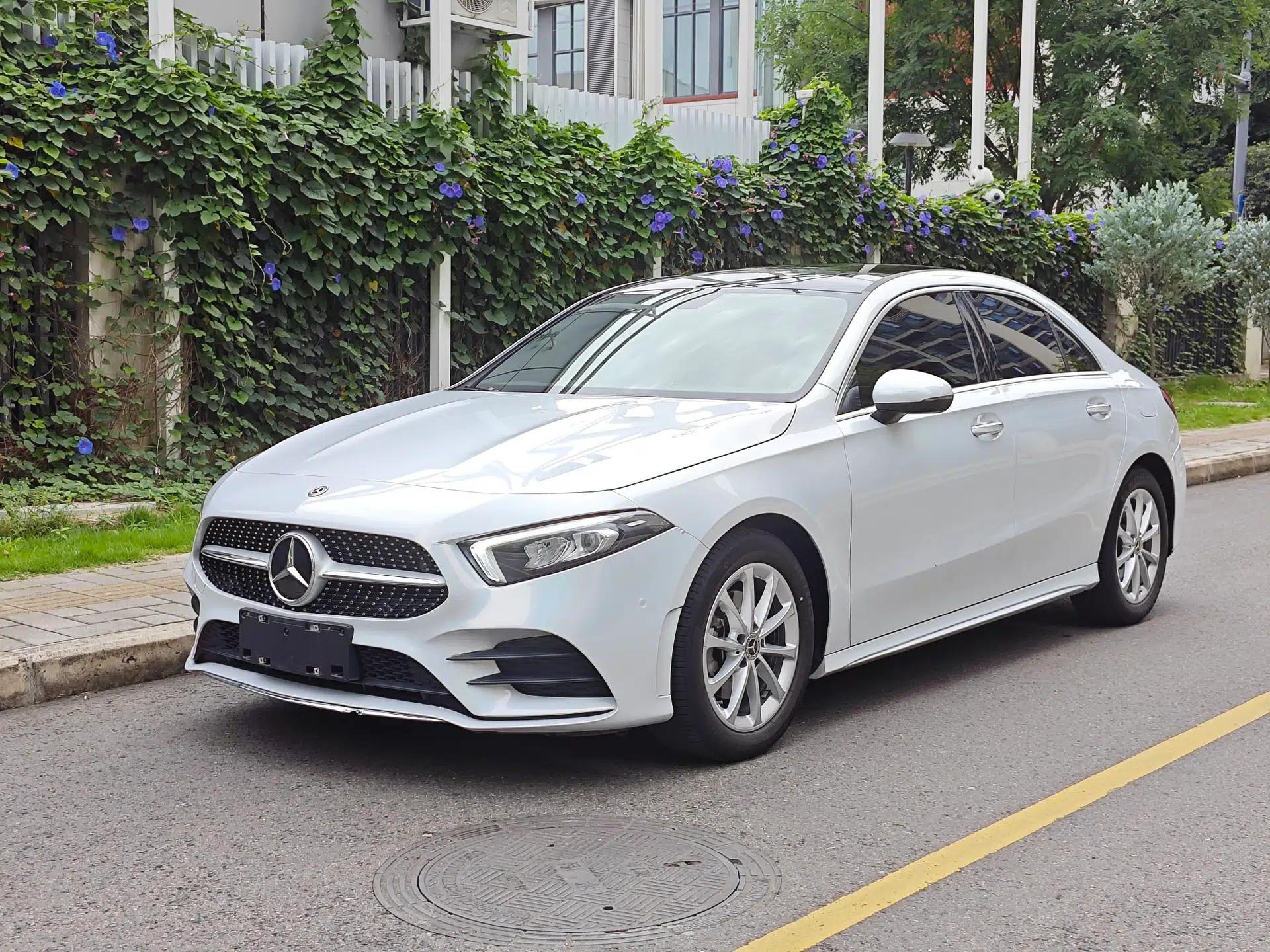 Mercedes-Benz A-Class 2021 A 200 L Sport Sedan Fashion Model — миниатюра 1