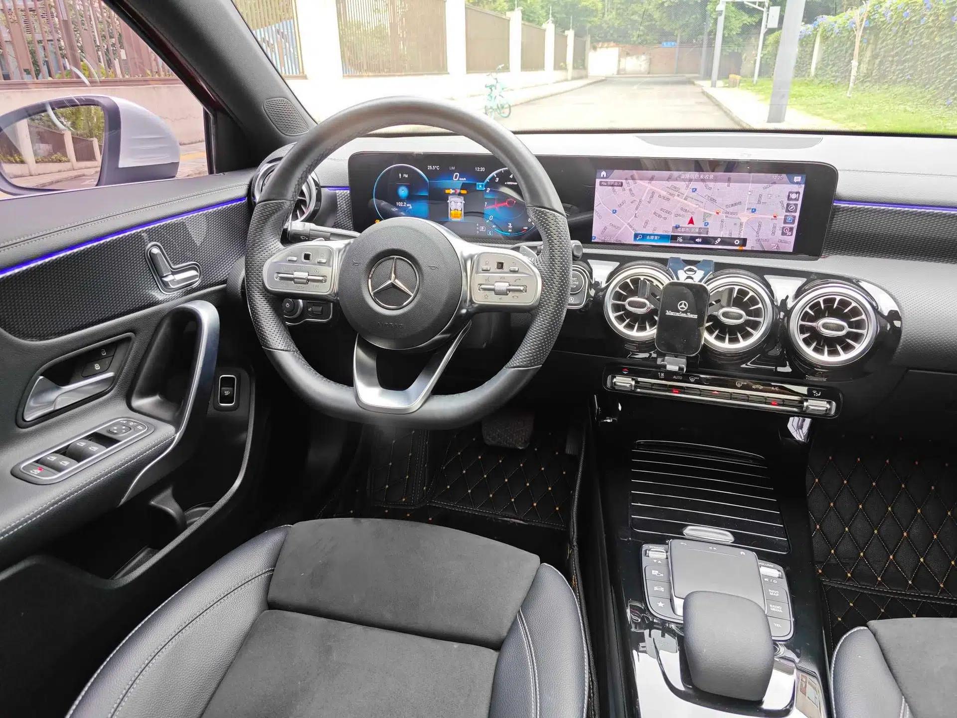 Mercedes-Benz A-Class 2021 A 200 L Sport Sedan Fashion Model — миниатюра 32