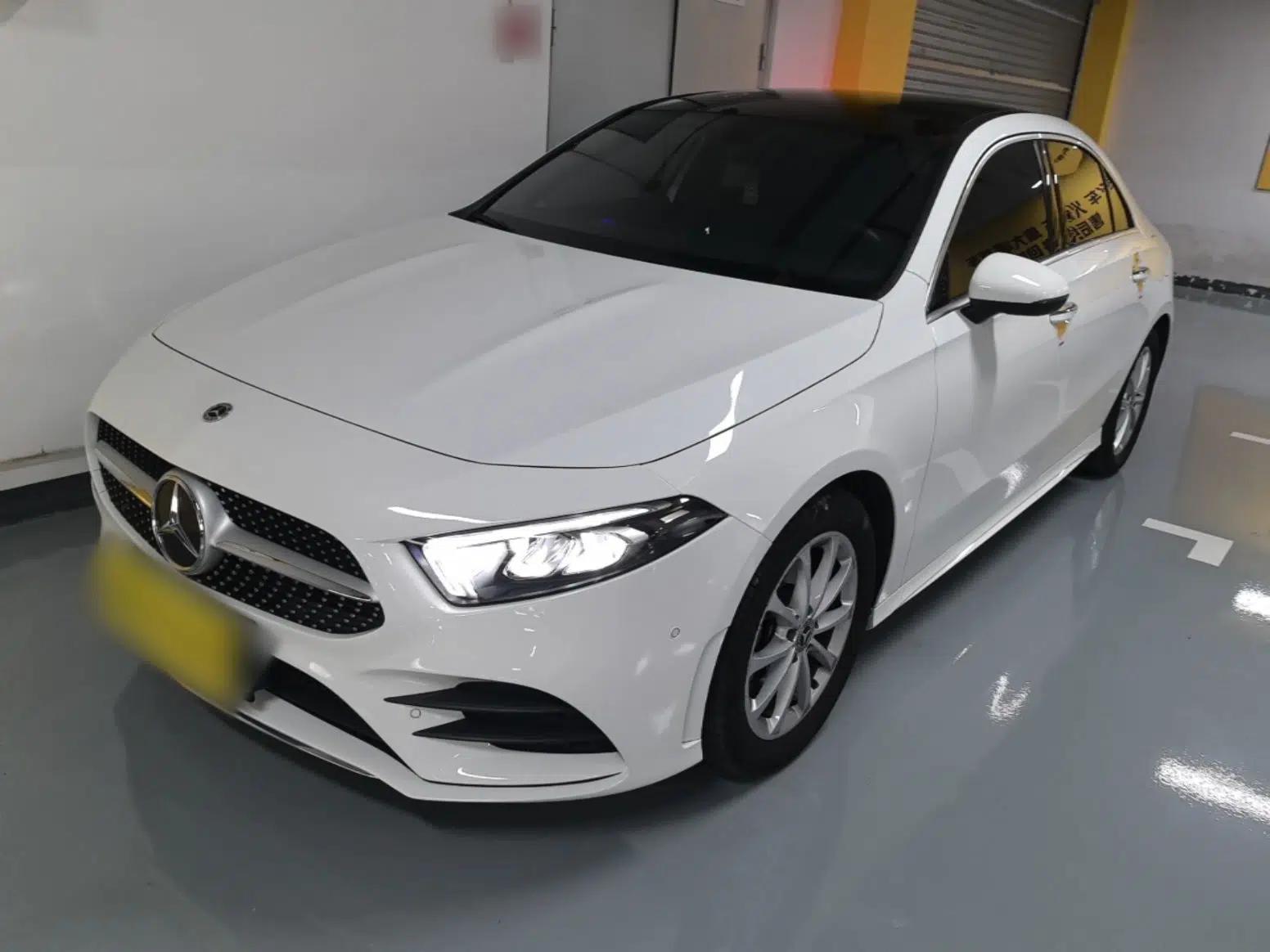 Mercedes-Benz A-Class 2022 Restyled A 200 L Sport Sedan Fashion Version — миниатюра 1