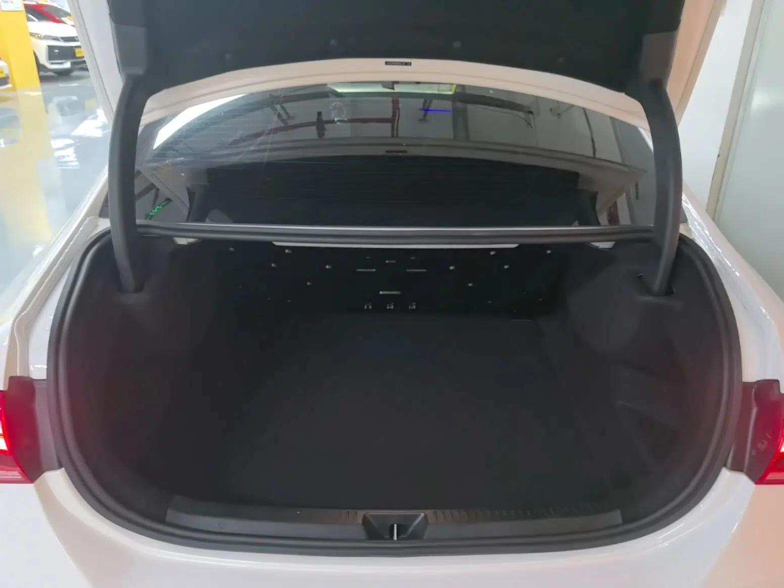 Mercedes-Benz A-Class 2022 Restyled A 200 L Sport Sedan Fashion Version — миниатюра 22