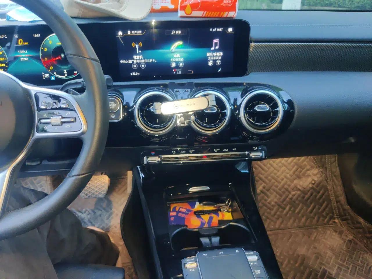Mercedes-Benz A-Class 2022 A 180 L Sport Sedan — миниатюра 13