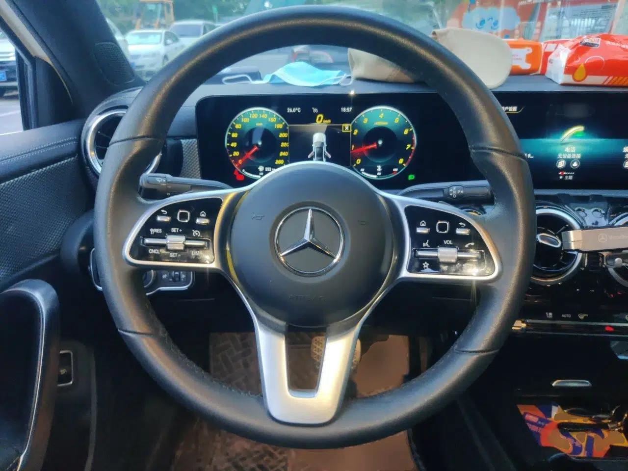Mercedes-Benz A-Class 2022 A 180 L Sport Sedan — миниатюра 10