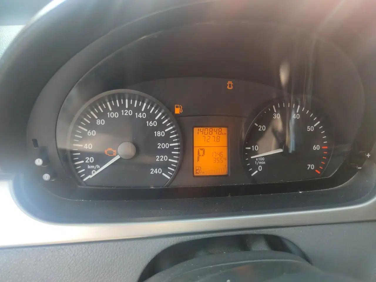 Mercedes-Benz Vito 2010 2.5L Elite Edition — миниатюра 12