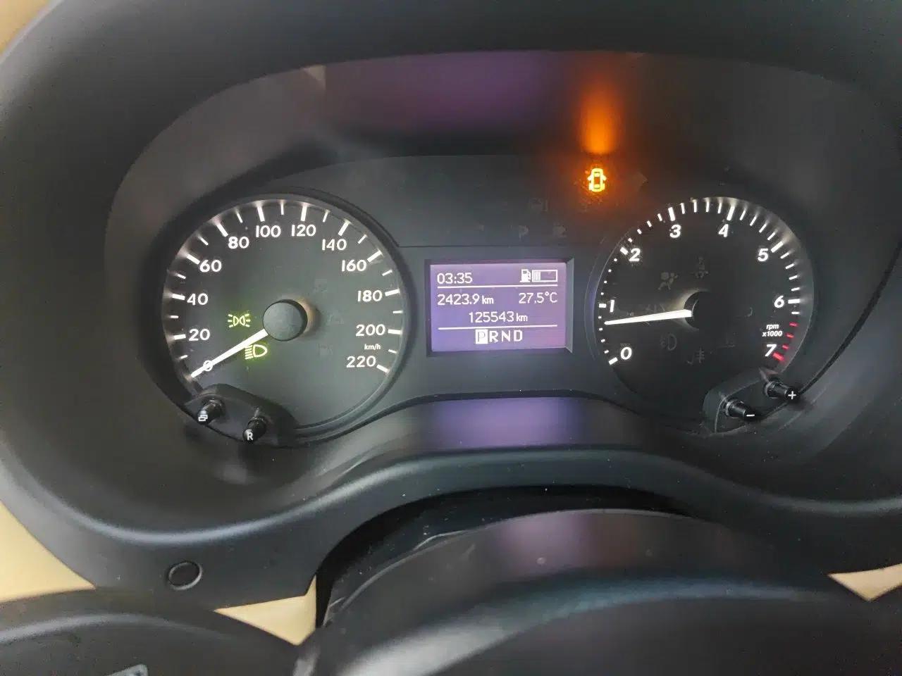 Mercedes-Benz V-Class Mercedes-Benz V-Class, Automatic, 2.0L Gasoline, 7-Seater (Parallel Import) — миниатюра 12