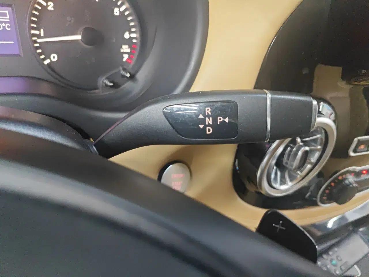 Mercedes-Benz V-Class Mercedes-Benz V-Class, Automatic, 2.0L Gasoline, 7-Seater (Parallel Import) — миниатюра 14