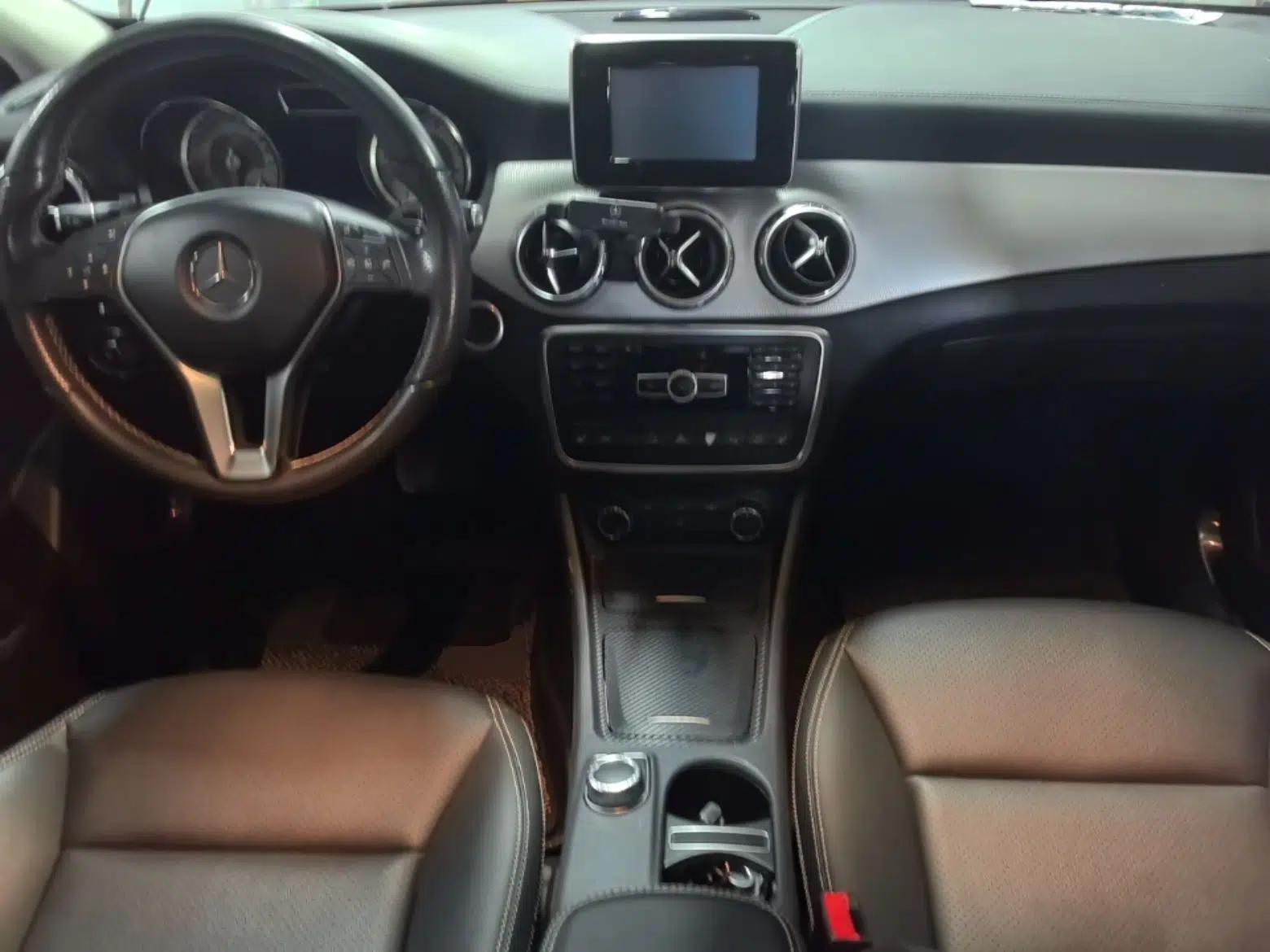 Mercedes-Benz GLA 2015 GLA 220 4MATIC Fashion Model — миниатюра 17