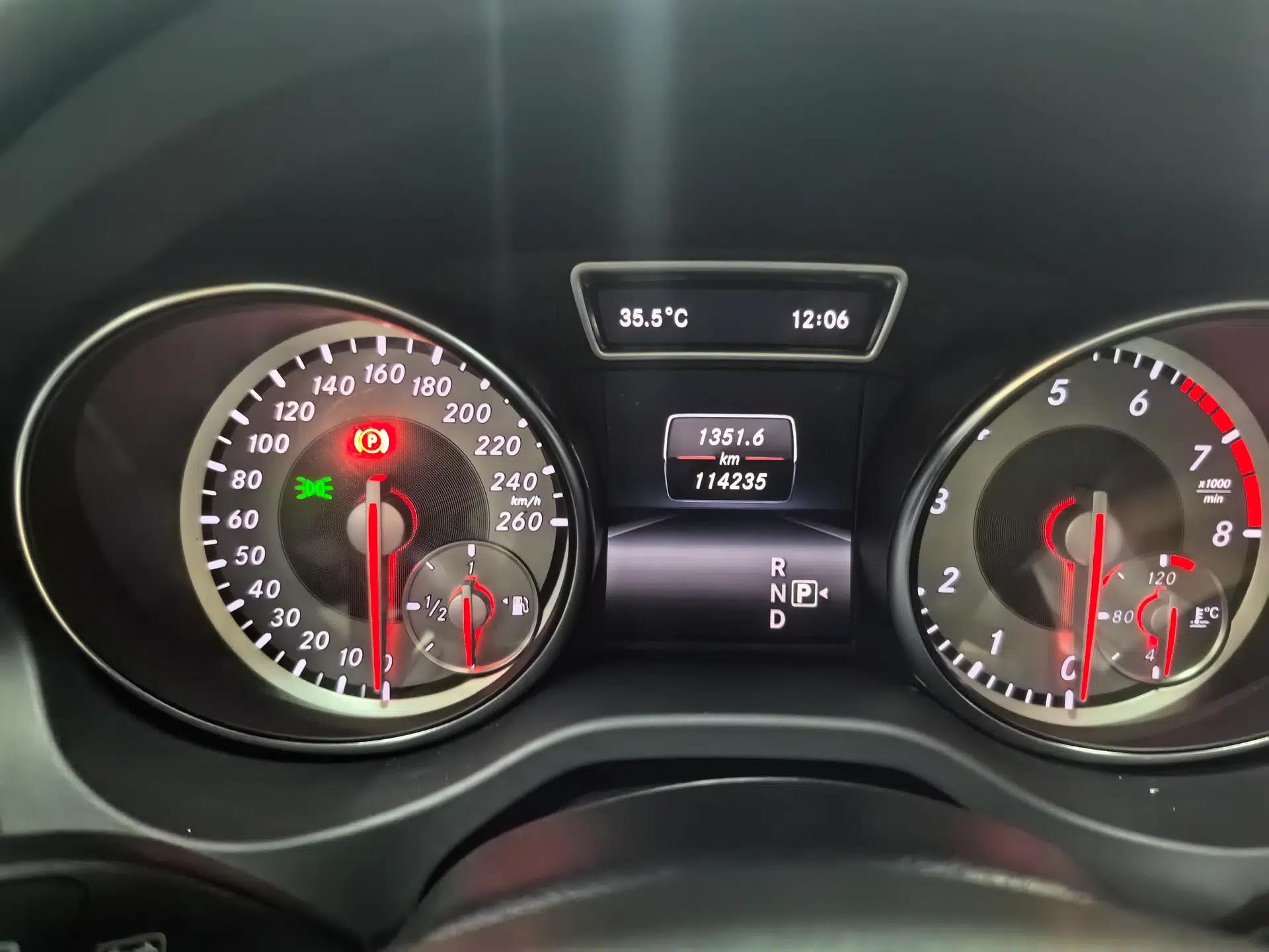 Mercedes-Benz GLA 2015 GLA 220 4MATIC Fashion Model — миниатюра 19