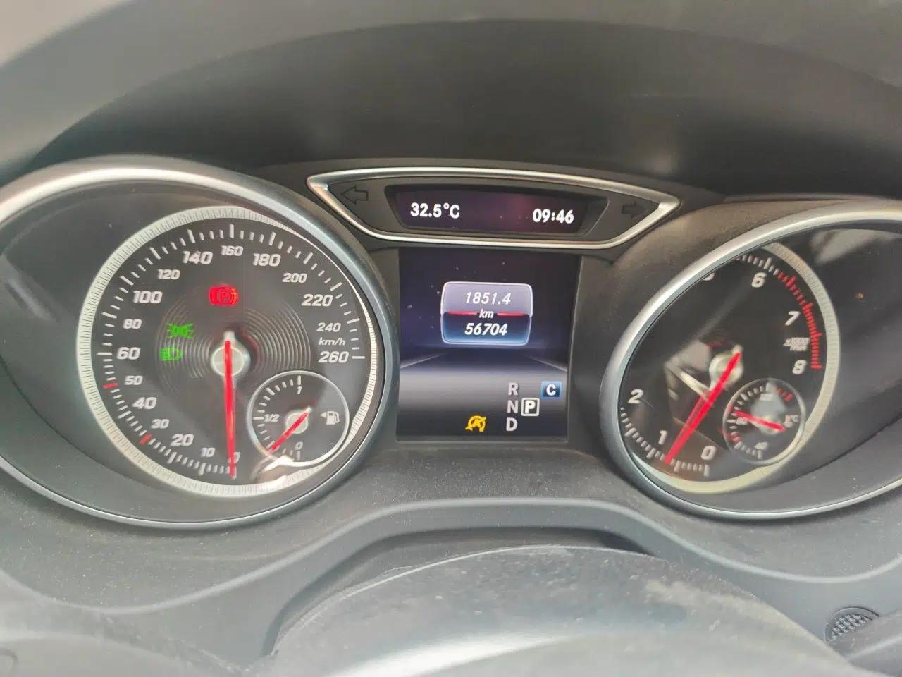 Mercedes-Benz GLA 2017 GLA 200 Fashion Model — миниатюра 12
