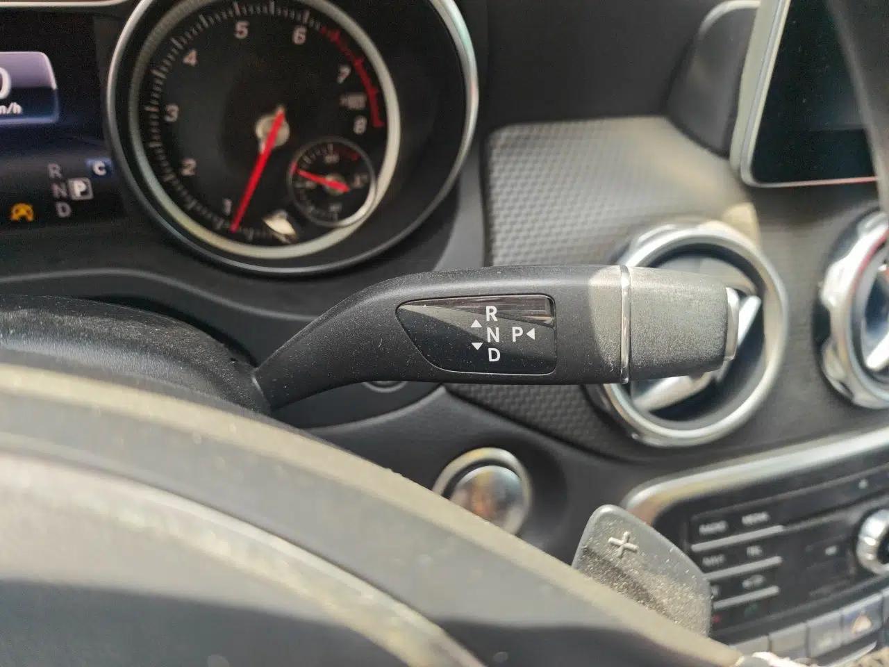 Mercedes-Benz GLA 2017 GLA 200 Fashion Model — миниатюра 14
