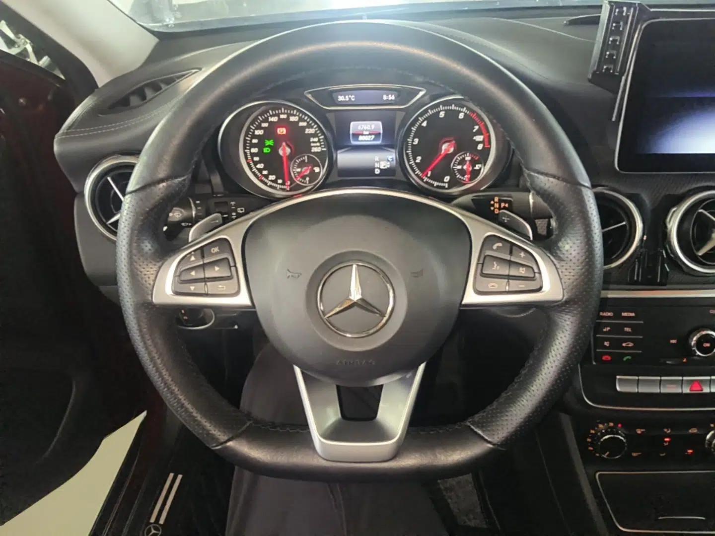 Mercedes-Benz GLA 2019 GLA 200 Fashion Model — миниатюра 13