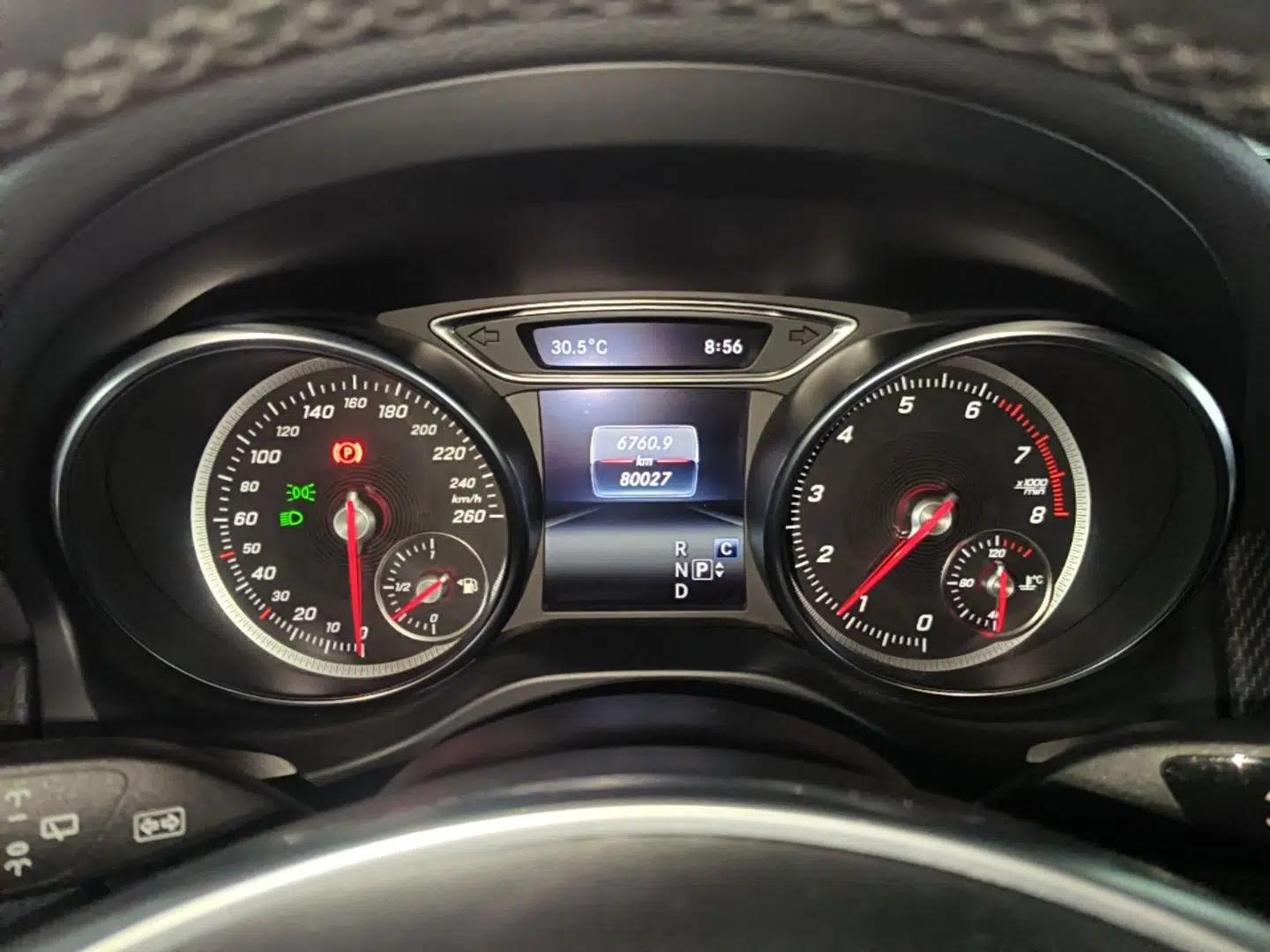 Mercedes-Benz GLA 2019 GLA 200 Fashion Model — миниатюра 14
