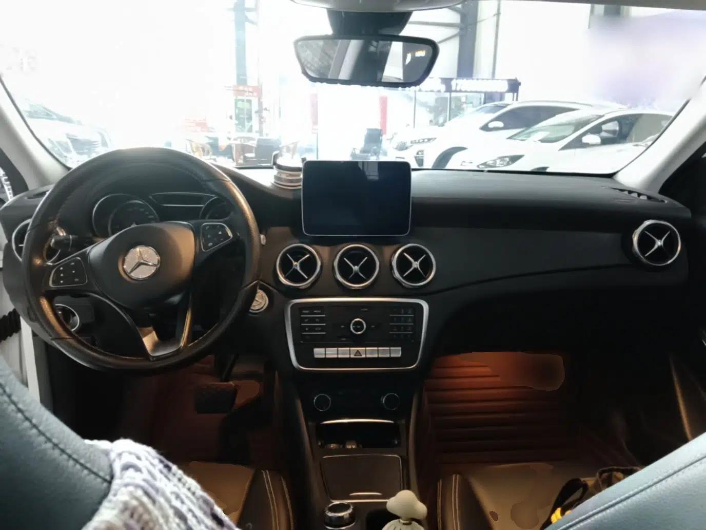 Mercedes-Benz GLA 2018 GLA 200 Fashion Model — миниатюра 12