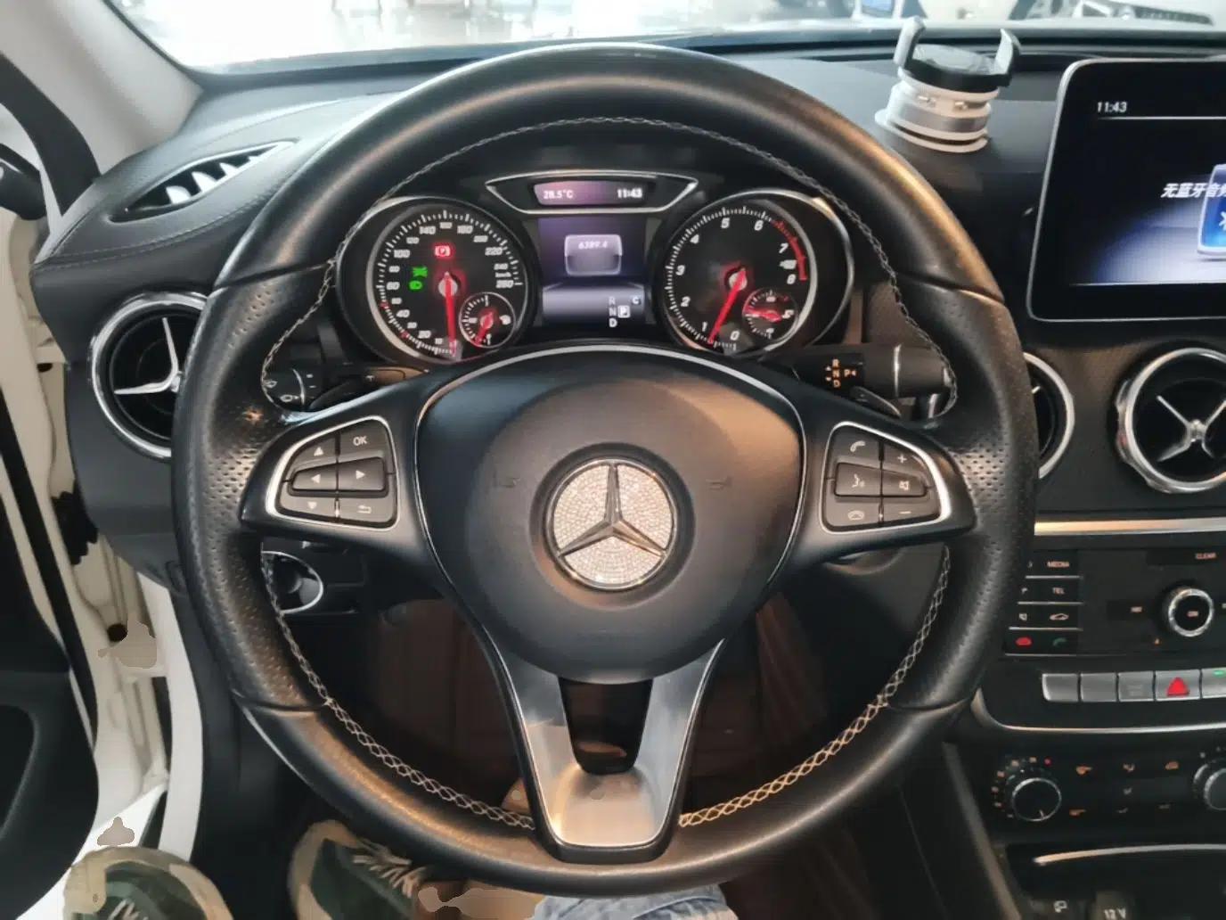 Mercedes-Benz GLA 2018 GLA 200 Fashion Model — миниатюра 13
