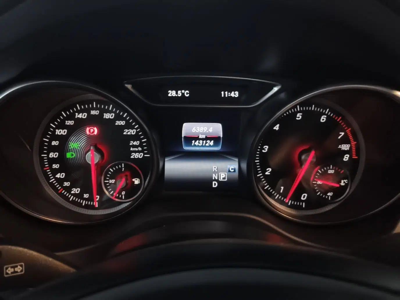 Mercedes-Benz GLA 2018 GLA 200 Fashion Model — миниатюра 14