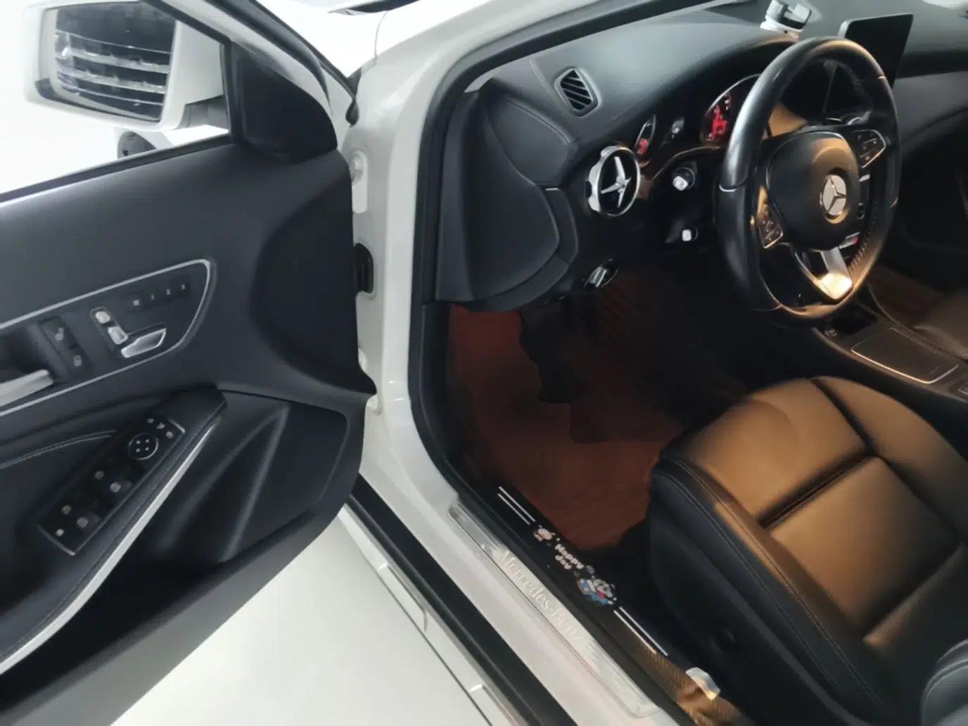 Mercedes-Benz GLA 2018 GLA 200 Fashion Model — миниатюра 18