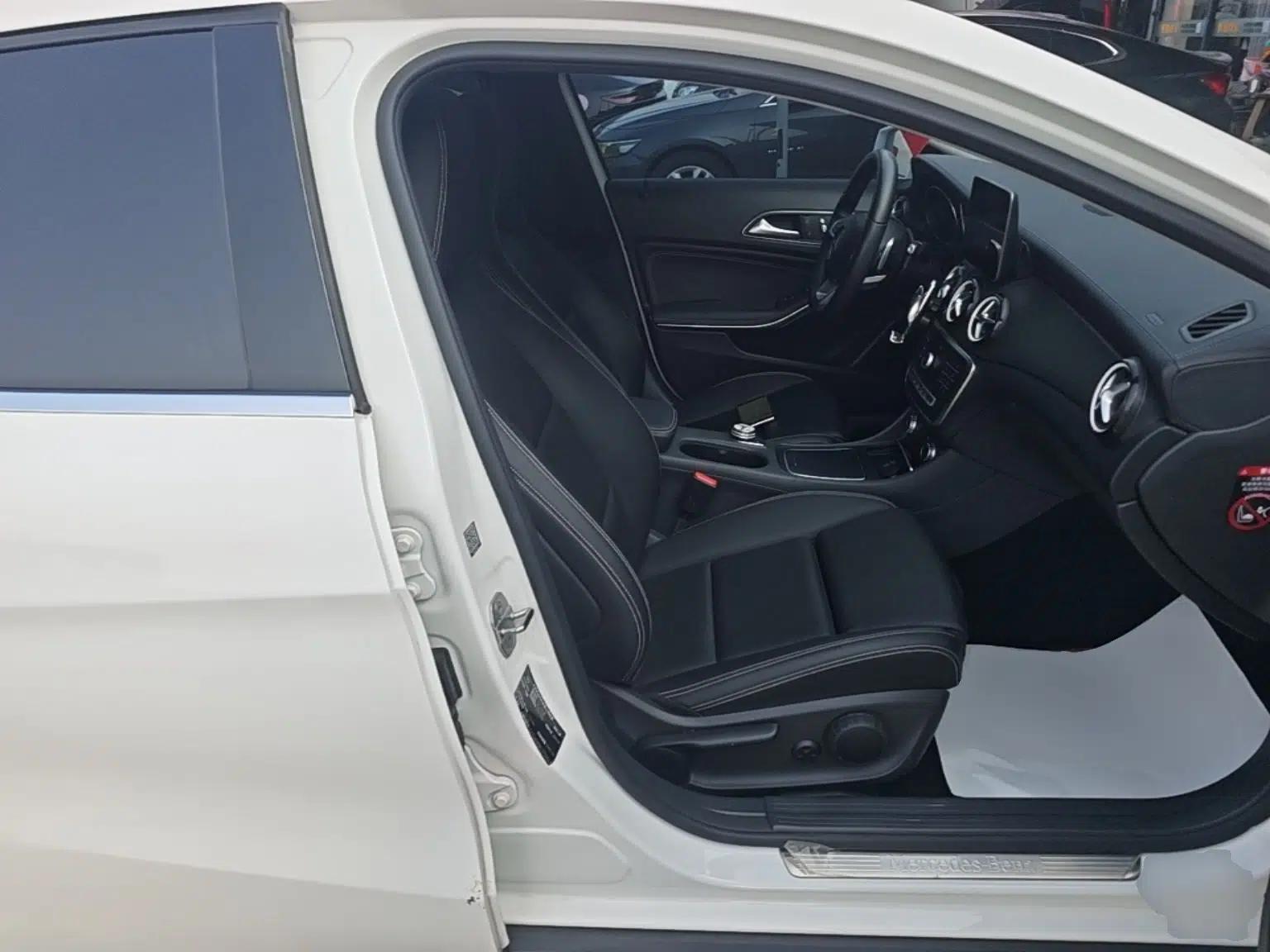 Mercedes-Benz GLA 2019 GLA 200 Fashion Model — миниатюра 19