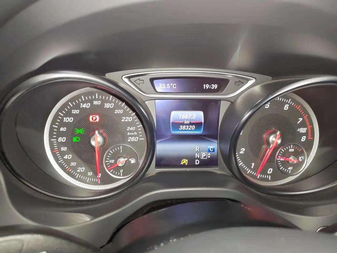 Mercedes-Benz GLA 2018 GLA 200 Sport Edition — миниатюра 11