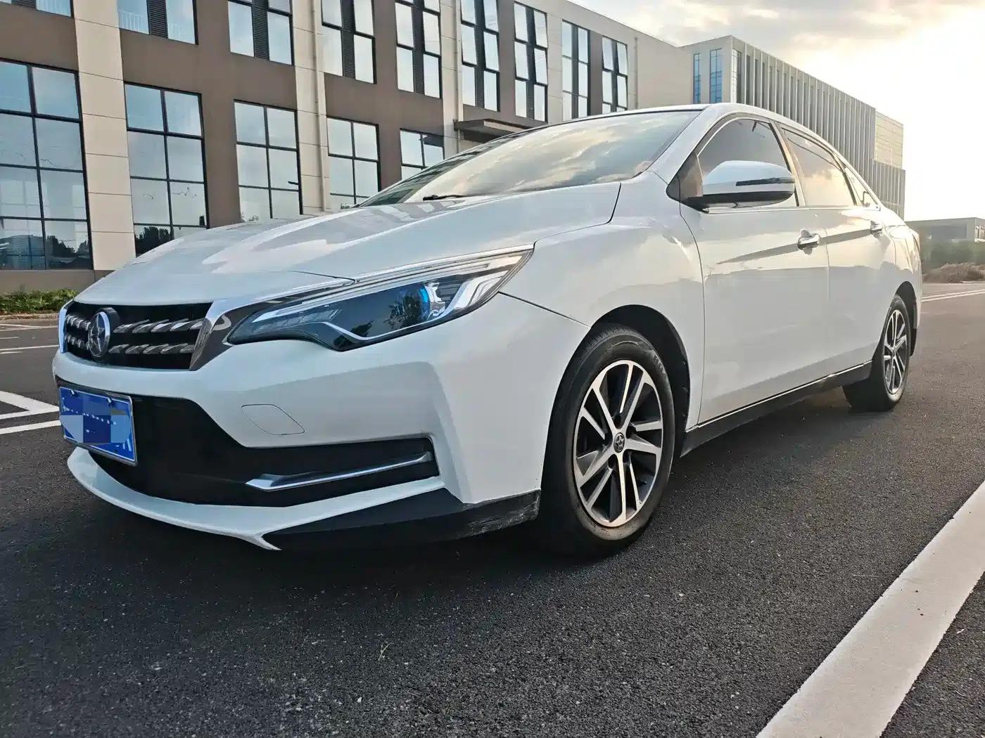 Venucia D60 2018 1.6L CVT Intelligent Elite Edition — миниатюра 1