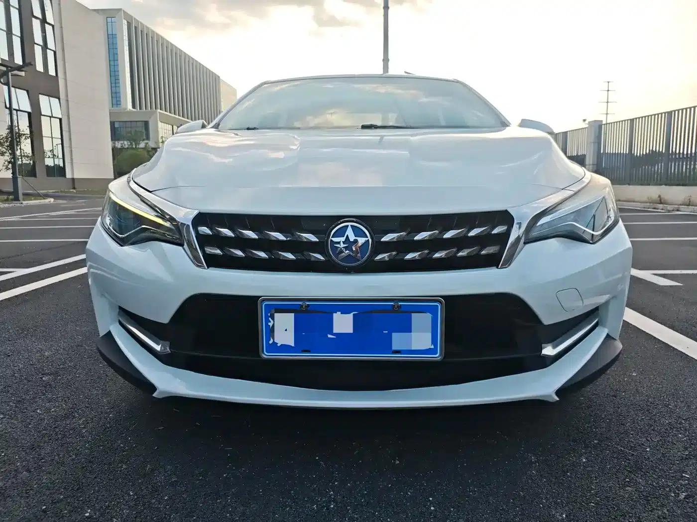 Venucia D60 2018 1.6L CVT Intelligent Elite Edition — миниатюра 2