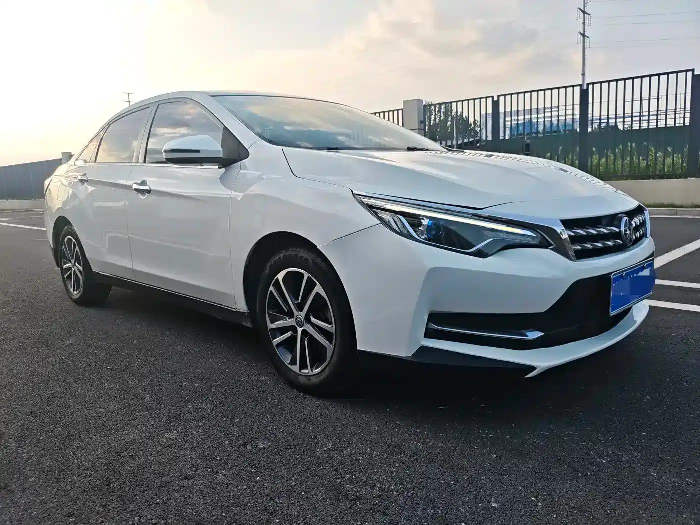 Venucia D60 2018 1.6L CVT Intelligent Elite Edition — миниатюра 3