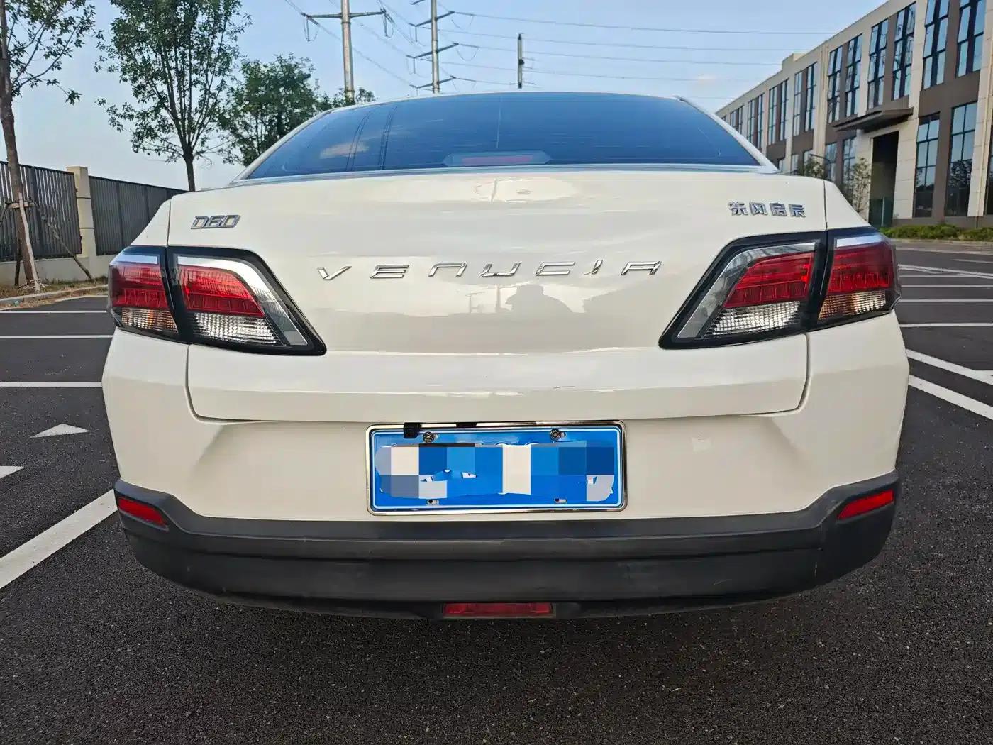 Venucia D60 2018 1.6L CVT Intelligent Elite Edition — миниатюра 5